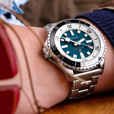 Breitling百年靈 SuperOcean Automatic 44超級海洋自動腕錶中展現了風格與功能的典範！