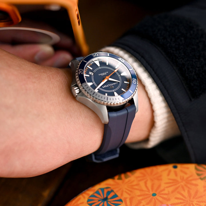 Wheels - 機芯輪 海軍藍色彈性半彎曲頭耳 FKM 橡膠錶帶，快拆錶帶