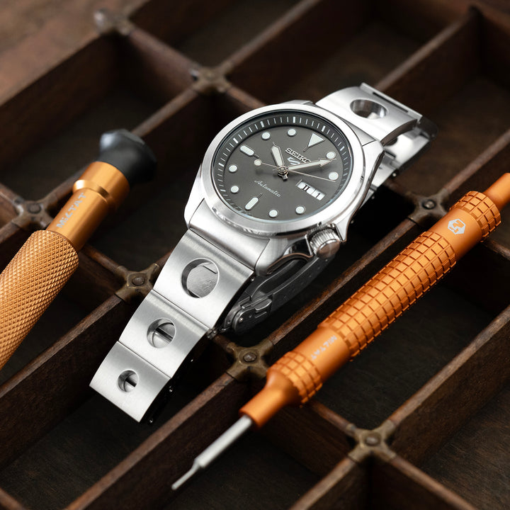 SEIKO 5 精工5號 Sports 機械自動上鍊40mm水鬼 SRPE51 SRPE53 SRPG35 代用錶帶 圓環賽車款II 不鏽鋼 Baton潛水扣專用帶
