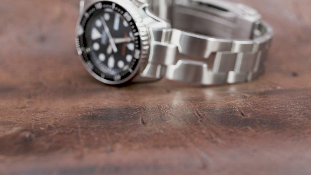 SEIKO精工水鬼SKX013專用代用剃刀型鋼錶帶潛水款實心V形帶扣拉砂